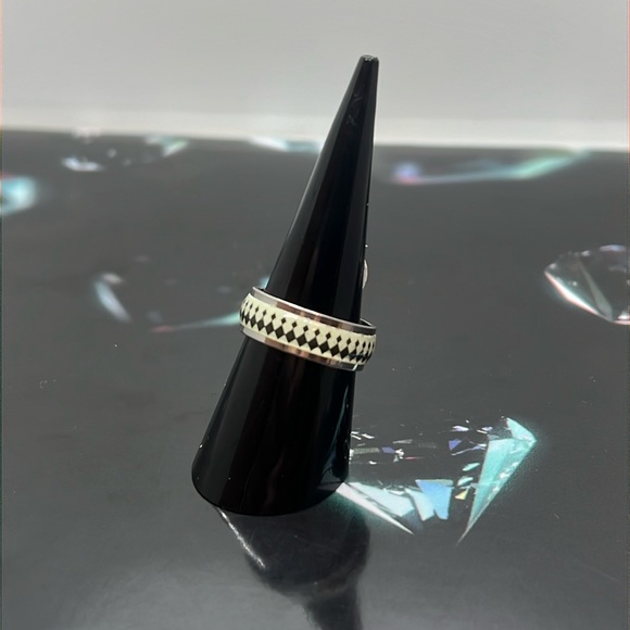 Other - Glowing In The Dark Ring Size 18